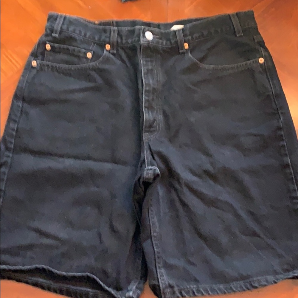 550 Levi’s black shorts